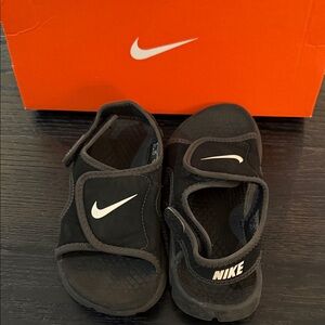 Nike Sunray Adjust Kids Black and White Sandals 11c